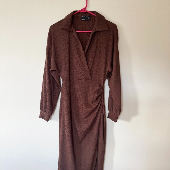 ASOS DESIGN textured collared wrap midi dress in brown - Picture 4 of 7
